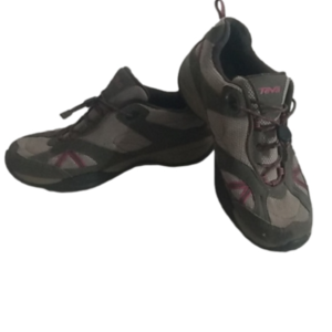 Teva running shoes size 6 gray with purple